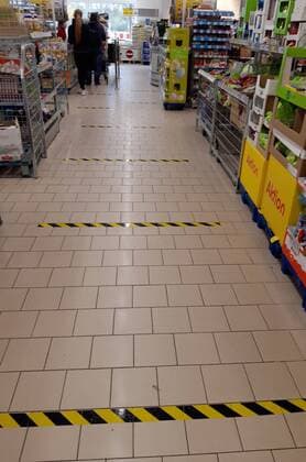 Corona 21 03 2020 , Erfurt, Netto Markt, at the cash desk it is empty, stickers indicate the minimum distance of 1.5 meters, due to the Corona pandemic there are certain things to be observed to slow down the spread of the virus