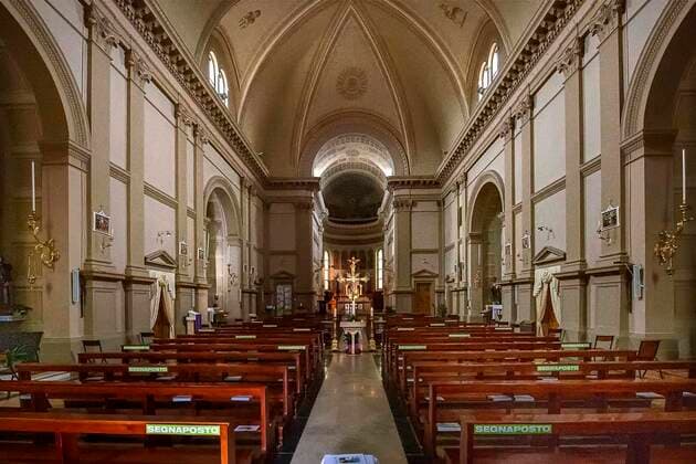 Foto IPP Maurilio Boldrini Verona 21.3.2020 corona virus a verona nella foto chiesa di caselle di sommacampagna aperta con segnati i posti per i fedeli. Italy Photo Press - World Copyright corona virus a verona 21.3.2020  0