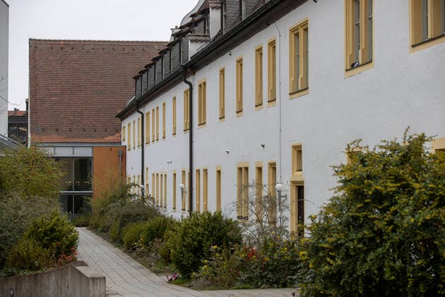 Wuerzburg, Seniorenheim Ehehaltenhaus, 21 03 2020, Nine corona deaths in the Würzburg senior citizens home Ehehaltenhaus St Nikolaus Bild Harvest helpers missing due to corona crisis, harvest helper team from Eastern Europe not allowed to enter due to corona pandemic Copyright: HMBxMedia xHeikoxBecker