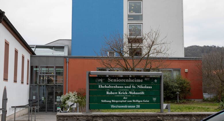 Wuerzburg, Seniorenheim Ehehaltenhaus, 21 03 2020, Nine corona deaths in the Würzburg senior citizens home Ehehaltenhaus St Nikolaus Bild Nowhere else in Germany is the corona virus raging as badly as in the Würzburg senior citizens home Ehehaltenhaus St Nikolaus, 23 23 nursing staff also tested positive and are in domestic quarantine Copyright: HMBxMedia xHeikoxBecker