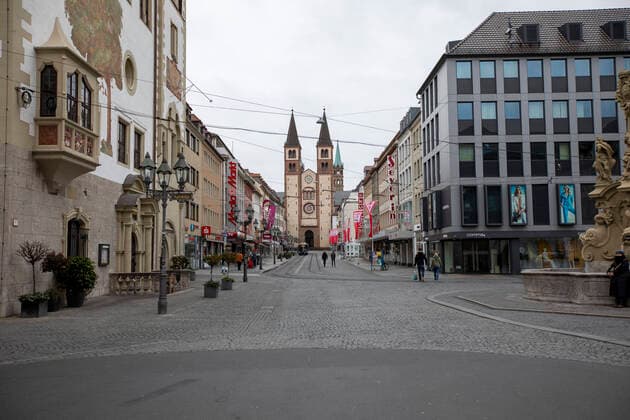 Wuerzburg, City, 21 03 2020, Coronavirus, disaster in Bavaria, exit restrictions Picture On popular places in Wuerzburg, are no longer persons, The citizens adhere to the provisional exit restrictions of the Bavarian State Ministry of Health and Care Copyright: HMBxMedia xHeikoxBecker