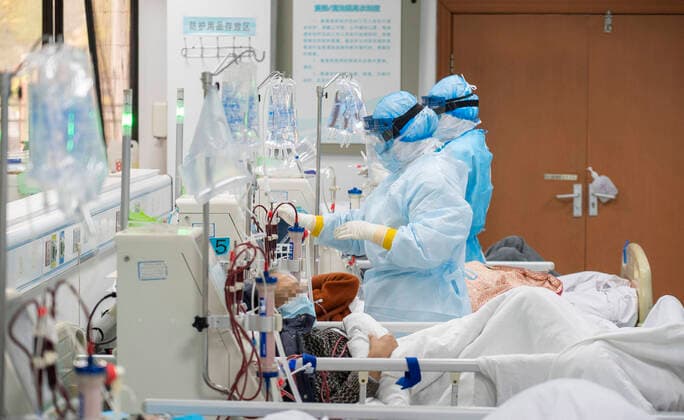 (200321) -- WUHAN, March 21, 2020 -- Medical workers conduct hemodialysis treatment for uremic patients recovering from COVID-19 infection at Hankou Hospital in Wuhan, capital of central China s Hubei Province, March 21, 2020. Medics at the hemodialysis center of the nephrology department of Hankou Hospital have been sticking to their posts during the novel coronavirus epidemic outbreak. In addition to carrying out blood purification treatment for COVID-19 patients in critical conditions, they also conduct hemodialysis treatment for some 40 uremic patients recovering from COVID-19 infection every week. ) CHINA-HUBEI-WUHAN-MEDICS-HEMODIALYSIS (CN) CaixYang 