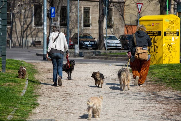 Milan, Coronavirus emergency, checks by law enforcement agencies increase and people are out for a walk, especially in parks (Massimo Alberico Fotogramma, Milan - 2020-03-21) p.s. la foto e utilizzabile nel rispetto del contesto in cui e stata scattata, e senza intento diffamatorio del decoro delle persone rappresentate  Copyright: xMassimoxAlbericox xFOTOGRAMMAx