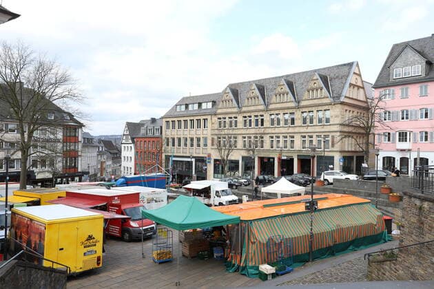 Coronavirus fear, effects because of the coronavirus Covid 19, another curfew comes in NRW the city center of Siegen almost empty, the weekly market in the upper city took place downtown on 21 03 2020 in Siegen Germany