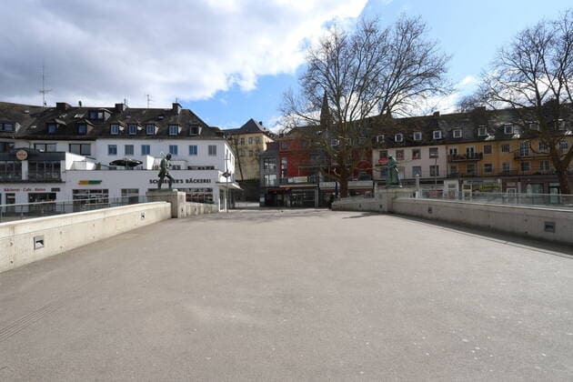Coronavirus fear, effects because of the coronavirus Covid 19, another curfew in NRW the city center of Siegen almost empty, Oberstadtbruecke city center on 21 03 2020 in Siegen Germany