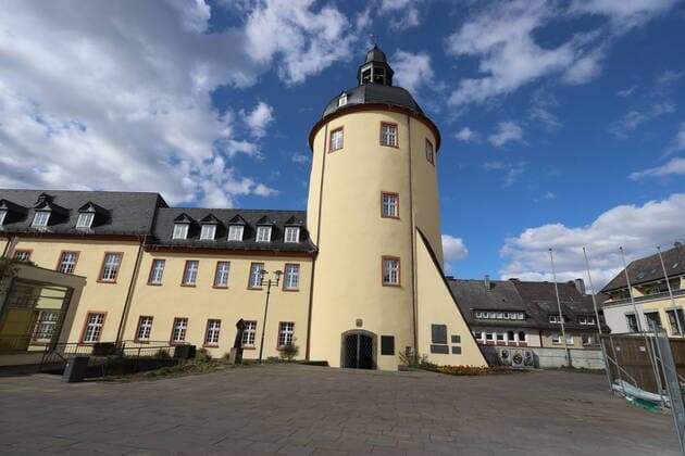 Coronavirus fear, effects because of the coronavirus Covid 19 , another curfew in NRW the city center of Siegen almost empty, the thick tower city center on 21 03 2020 in Siegen Germany