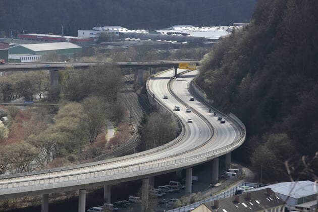 Coronavirus fear, effects because of the coronavirus Covid 19, there is still a curfew in NRW The HTS, Huettentalstrasse Hüttentalstrasse, almost empty, hardly any traffic City center on 21 03 2020 in Siegen Germany