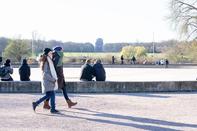 Stadtpark Hamburg People in Hamburg Stadtpark enjoy the spring day before a possible curfew because of Corona COVID 19 Stadtpark Hamburg People in Hamburg Stadtpark enjoy the spring day before a possible curfew because of Corona COVID 19, Hamburg Hamburg Germany Stadtpark