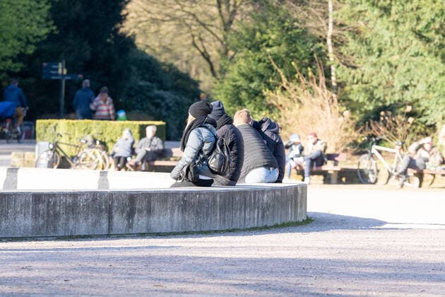 Stadtpark Hamburg People in Hamburg Stadtpark enjoy the spring day before a possible curfew because of Corona COVID 19 Stadtpark Hamburg People in Hamburg Stadtpark enjoy the spring day before a possible curfew because of Corona COVID 19, Hamburg Hamburg Germany Stadtpark