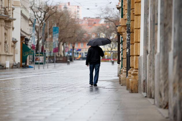 Graz 21 03 2020, Innenstadt, Graz, AUT, Coronavirus in Oesterreich, The Austrian government extended the measures and laws to contain and spread the Corona Virus pandemic until April 13 2020 , in Graz, Austria on 2020 03 21  EP_ies