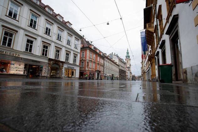 Graz 21 03 2020, Innenstadt, Graz, AUT, Coronavirus in Austria, The Austrian government extended the measures and laws to contain and spread the Corona Virus pandemic until April 13 2020, in Graz, Austria on 2020 03 21  EP_ies