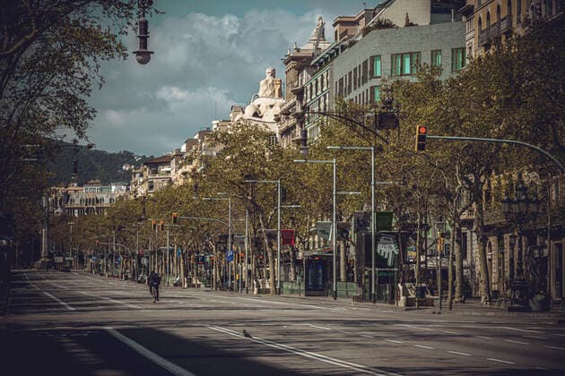 March 21, 2020: A usually bustling Passeig de Gracia is frequented by very few people at the end of the first week of a nationwide lockdown due to the continuous spread of the COVID-19 virus. Spain has entered the worst phase of this disease so far counting more than thousand deaths with no end at sight. - ZUMAo105 20200321_zap_o105_006 Copyright: xMatthiasxOesterlex