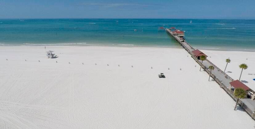 March 21, 2020, Clearwater Beach, Florida, USA: An empty Clearwater Beach is seen Saturday, March 21, 2020. Pinellas County Sheriff Bob Gualtieri laid into national media for fostering panic that pressured county leaders to close the beaches. Clearwater Beach USA - ZUMAs70_ 20200321_zan_s70_003 Copyright: xChrisxUrsox