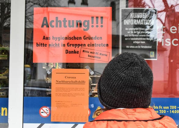 In times of Corona Attention For hygienic reasons please do not enter groups Thank you Please pay with ec card Posting at an Edeka market in Freiburg Photo Winfried Rothermel
