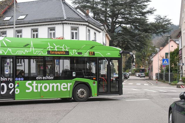 Virtually empty, a bus leaves Freiburg In times of Corona, the freedom of movement in the city is now limited As the first big city, Freiburg has issued an exit restriction Photo Winfried Rothermel
