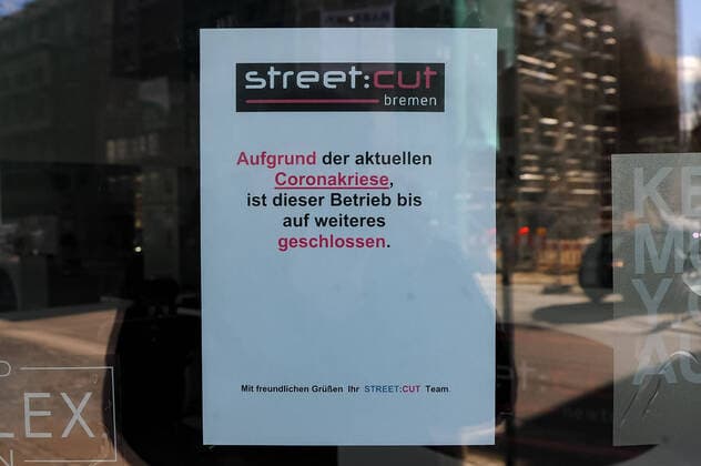 To contain the coronavirus, shop closures have been ordered and curfews are being discussed, the photo shows a sign, notice in the window of a shop, a hairdressers salon, a hairdresser, inscription Due to the current coronavirus crisis Coronakriese this shop is closed until further notice, 21 03 2020, Bremen Germany , News, Feature, Coronavirus Bremen xobx