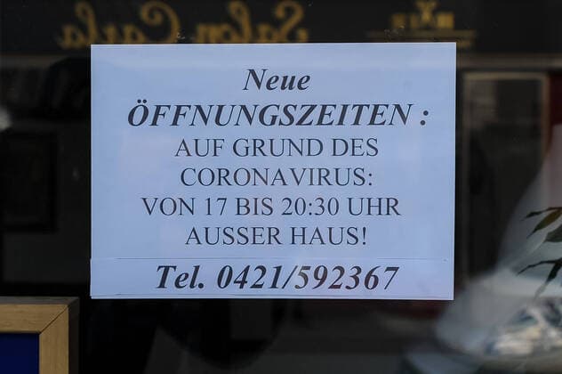 To contain the coronavirus, shop closures have been ordered and curfews are being discussed, the photo shows a sign, Notice in the window of a shop, New opening hours, Due to the coronavirus from 17 to 20 30 out of house, 21 03 2020, Bremen Germany , News, Feature, Coronavirus Bremen xobx