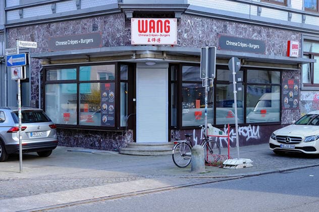 To contain the coronavirus, business closures have been ordered and curfews are being discussed, the photo shows a closed business, a closed shop, an Asian snack bar, restaurant, Chinese burger shop, 21 03 2020, Bremen Germany , News, Feature, Coronavirus Bremen xobx