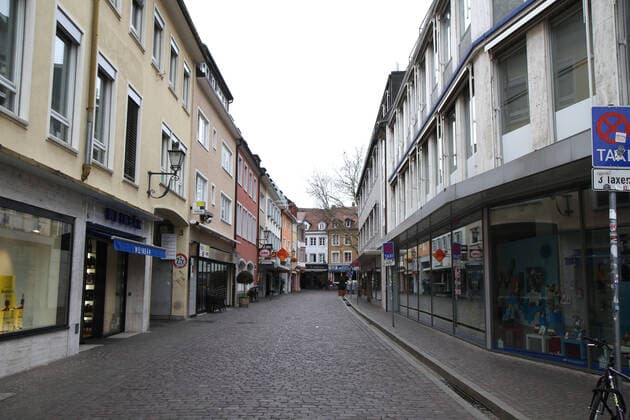Freiburg Themed picture Life in Freiburg im Breisgau with Coronavirus, Corona Virus, COVID 19 Themed picture Life in Freiburg im Breisgau with Coronavirus, Corona Virus, COVID 19 the emperors Joseph Straï¬e, Muenster, Muensterplatz, shopping street, shopping mile in Freiburg in Breisgau, deserted, completely empty, nobody there, no people, without people, Themed picture, feature picture, symbol picture Copyright: xFleigx xEibner-Pressefotox EP_dfg