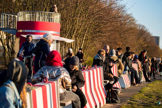 People enjoy the sun at Tempelhofer Feld in Berlin on 21 March 2020 The consequences of the corona virus COVID 19 can b