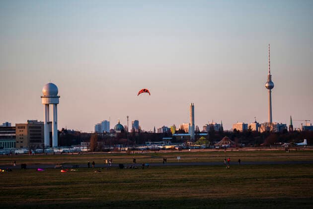 People enjoy the sun at Tempelhofer Feld in Berlin on 21 March 2020 The consequences of the corona virus COVID 19 can b