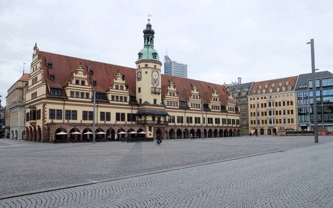 Leipzig, 21 03 2020, Leipzig city centre, measures against the spread of the corona virus, closure of retail and public facilities, Leipzig deserted on a busy Saturday afternoon, City Im Bild market place and old city hall,