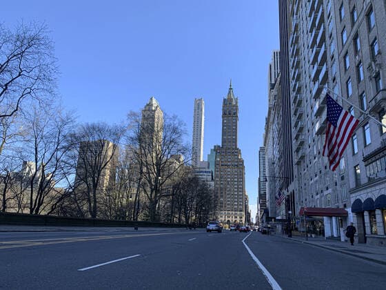 March 21, 2020, International, New York,USA: (NEW) Some stores are closed in New York amid Coronavirus. March 21,2020,New York, USA :Some stores are closed and the streets are empty because of the Coronavirus decree in New York this Saturday (21). Credit: Thenews2 International - ZUMAn293 20200321_znp_n293_062 Copyright: xNiyixFotex