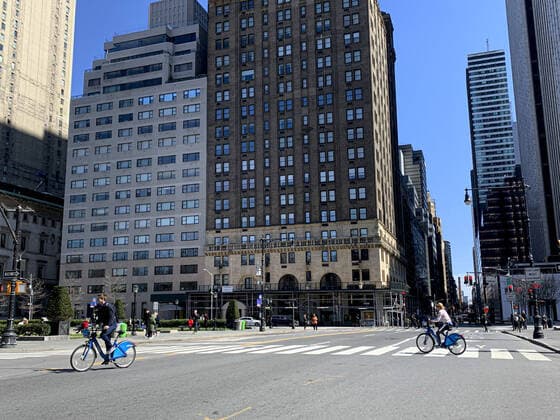 March 21, 2020, International, New York,USA: (NEW) Some stores are closed in New York amid Coronavirus. March 21,2020,New York, USA :Some stores are closed and the streets are empty because of the Coronavirus decree in New York this Saturday (21). Credit: Thenews2 International - ZUMAn293 20200321_znp_n293_064 Copyright: xNiyixFotex