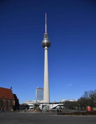 Berlin in der Phase der Coronavirus-Krise, im Bild: leerer Rathausvorplatz mit Neptunbrunnen vor dem Fernsehturm, 21.03. 2020, Copyright: xMatthiasxKochx