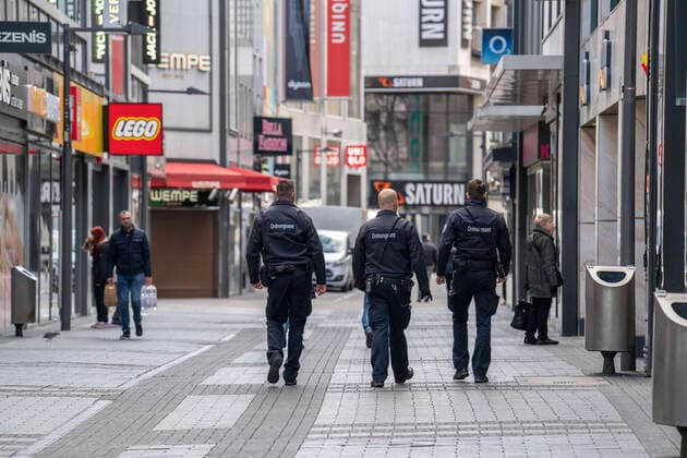 Effects of the coronavirus crisis, empty shopping street, patrol from the public order office, around 1400 on Saturday, normally thousands of people go shopping here at this time, Hohe Strasse in Cologne, Germany, Corona crisis