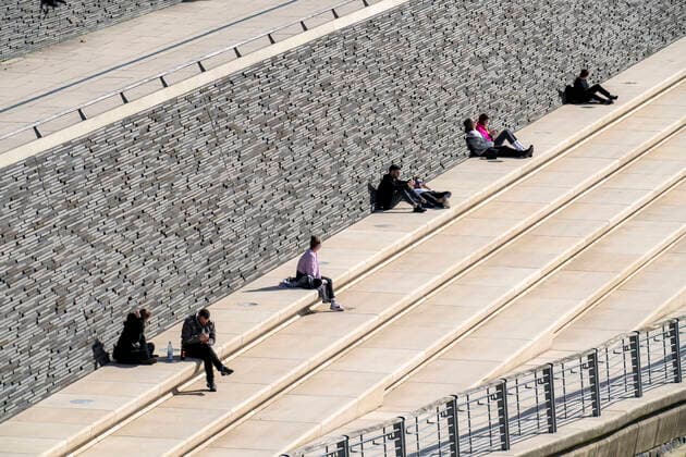 Effects of the coronavirus crisis, Rhine promenade, Rhine boulevard, on the Deutzer Ufer, few people with much distance between each other in the spring sun, Cologne, Germany, corona crisis