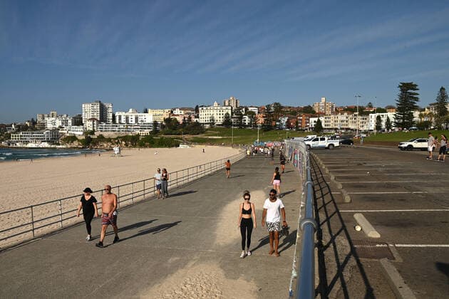 BONDI BEACH CORONAVIRUS CLOSURE, An empty beach and carpark at Bondi Beach in Sydney, Sunday, March 22, 2020. Beachgoers drew condemnation on Friday when tens of thousands of people flouted social distancing rules, which have been put in place in an effort to limit the spread of COVID-19. ( NO ARCHIVING, EDITORIAL USE ONLY, NO USE IN BOOKS WITHOUT CONSENT SYDNEY NSW AUSTRALIA  Copyright: xJOELxCARRETTx 20200322001458673164