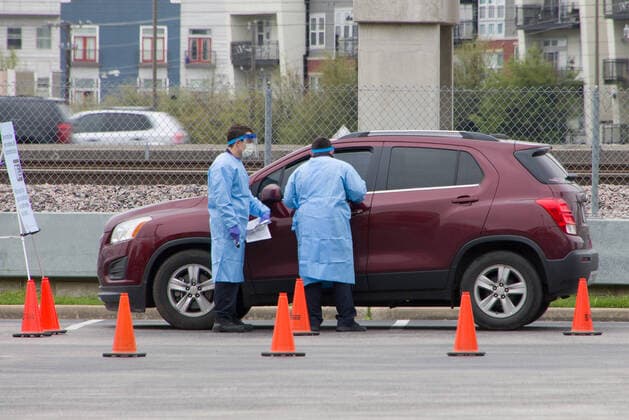 (200322) -- DALLAS, March 22, 2020 (Xinhua) -- Staff work at a drive-through COVID-19 testing site in Dallas, Texas, the United States, March 21, 2020. The number of COVID-19 cases in the United States topped 20,000 as of 1:30 p.m. Eastern Standard Time on Saturday (1730 GMT), according to the Center for Systems Science and Engineering (CSSE) at Johns Hopkins University. (Photo by Dan Tian Xinhua) U.S.-TEXAS-DALLAS-COVID-19-TESTING SITES 