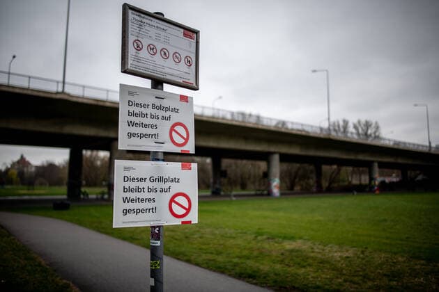 Theme photo Prohibitions because of Coronavirus, Corona Virus, Covid 19 Prohibition sign Football pitch Barbecue Theodor Heuss Bridge, Theme photo Prohibitions because of Coronavirus in Nuremberg Pegnitztal, Corona Virus, Covid 19, Copyright: xThomasxHahnx Eibner-Pressefotox EP_thn