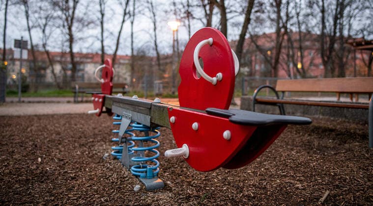 Theme photo prohibitions because of Coronavirus, Corona Virus, Covid 19 empty seesaw in the evening dark threatening, Theme photo prohibitions because of Coronavirus, Corona Virus, Covid 19, Copyright: xThomasxHahnx Eibner-Pressefotox EP_thn