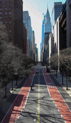 (200322) -- NEW YORK, March 22, 2020 -- Few vehicles are seen on the 42nd street in New York, the United States, March 21, 2020. Governor of the U.S. state of New York Andrew Cuomo said on Saturday that a total of 10,356 people in the state had tested positive for novel coronavirus, jumping 3,254 compared with the previous day. On Friday, Cuomo announced that a mandate, which requires people working in non-essential businesses to stay at home, will take effect Sunday night. ) U.S.-NEW YORK-COVID-19-MANDATE WangxYing