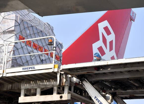(200322) -- ZHENGZHOU, March 22, 2020 -- A staff member loads donated materials onto a cargo plane at Xinzheng International Airport in Zhengzhou, capital of central China s Henan Province, March 22, 2020. The first batch of medical supplies donated by China s Henan Province, including 500,000 surgical masks and 100,000 pairs of medical gloves, departed from Zhengzhou on Sunday for Luxembourg by direct airline along the Air Silk Road linking Luxembourg with Zhengzhou to help Luxembourg fight the COVID-19. ) CHINA-HENAN-COVID-19-LUXEMBOURG-DONATED MATERIALS-DEPARTURE (CN) LixJianan 
