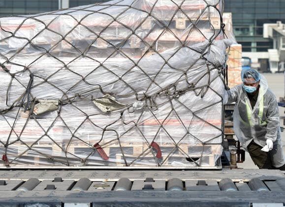 (200322) -- ZHENGZHOU, March 22, 2020 -- A staff member loads donated materials onto a cargo plane at Xinzheng International Airport in Zhengzhou, capital of central China s Henan Province, March 22, 2020. The first batch of medical supplies donated by China s Henan Province, including 500,000 surgical masks and 100,000 pairs of medical gloves, departed from Zhengzhou on Sunday for Luxembourg by direct airline along the Air Silk Road linking Luxembourg with Zhengzhou to help Luxembourg fight the COVID-19. ) CHINA-HENAN-COVID-19-LUXEMBOURG-DONATED MATERIALS-DEPARTURE (CN) LixJianan 