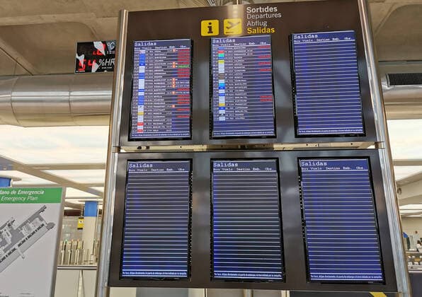Coronavirus Airport Palma de Mallorca 21 03 2020, ESP, Spain, Mallorca, Palma On an advertising board at Palma de Mallorca Airport only a few connections are shown, including many cancelled flights.