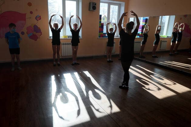 IVANOVO, RUSSIA - MARCH 22, 2020: Children wearing face masks during a class at a dance studio during the COVID-19 coronavirus pandemic. Vladimir Smirnov TASS  TS0D3053