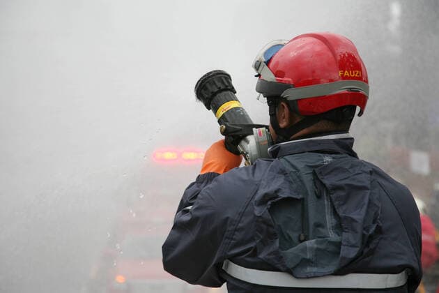 Indonesia: Jakarta streets sprayed with disinfectant A number of protocol roads to bus stops in Jakarta are sprayed with disinfectant liquid using fire trucks by firefighters in the context of preventing corona virus (covid-19). With the escort of police officers, members of the Indonesian National Armed Forces and officers of the Jakarta Special Capital District Transportation Agency, when spraying the streets were not closed by police officers. Jakarta DKI Jakarta Indonesia Copyright: KuncoroxWidyoxRumpoko
