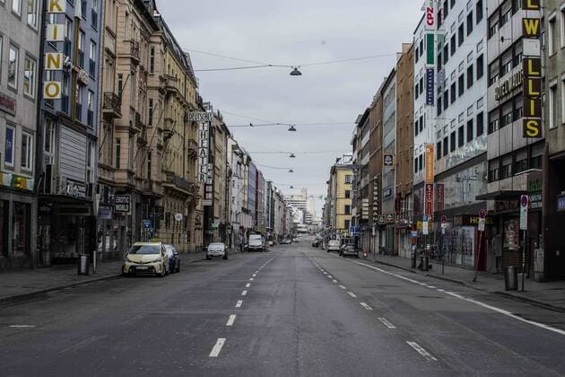 March 22, 2020, Munich, Bavaria, Germany: Displays of the empty streets and city center of Munich, Germany after restrictions on public life were put into force. The Interior Ministry has stated that cold weather, rain, and snow is a positive in this case. In comparison to a complete ban, Bavaria still allows highly restricted movement outside of the home and police are prepared act against violations. Munich Germany - ZUMAb160 20200322_zbp_b160_042 Copyright: xSachellexBabbarx