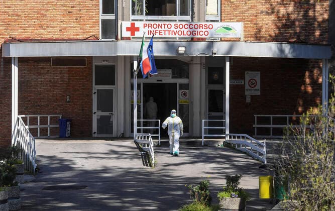 Doctor with a mask at the Cotugno hospital emergency room for infectious diseases, in Naples city.  Copyright: xSalvatorexLaportax xIPAx xKontrolabx