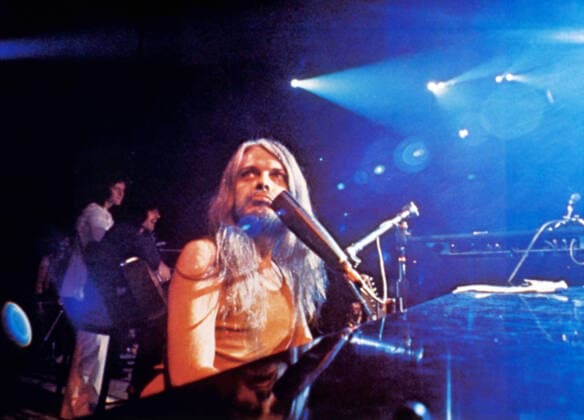 THE CONCERT FOR BANGLADESH, Leon Russell, 1972 Courtesy Everett Collection !ACHTUNG AUFNAHMEDATUM GESCHÃ„TZT! PUBLICATIONXNOTxINxCANxCHNxFRAxITAxJPNxNORxPOLxRUSxESPxUKxUSA Copyright: xCourtesyxEverettxCollectionx MSDCOFO EC009