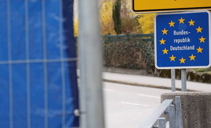 Border Blockade Bavaria Salzburg Grossgmain, 22 03 2020 Bavaria closes the border Border Blockades Blockade between Bavarian Gmain and Gross Gmain Fence in the middle of the road and closed
