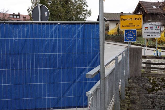 Border Blockade Bavaria Salzburg Grossgmain, 22 03 2020 Bavaria closes the border Border Blockades Blockade between Bavarian Gmain and Gross Gmain Fence in the middle of the road and closed