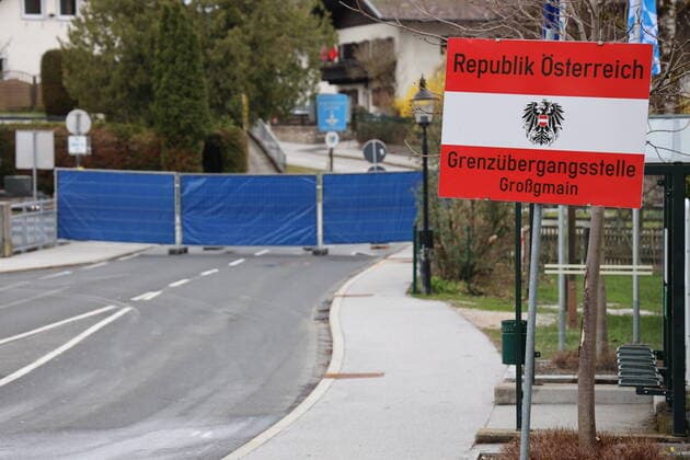 Border Blockade Bavaria Salzburg Grossgmain, 22 03 2020 Bavaria closes the border Border Blockades Blockade between Bavarian Gmain and Gross Gmain Fence in the middle of the road and closed