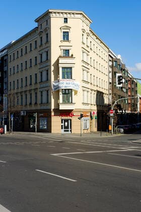 Declaration of solidarity for refugees in Lesbos in Berlin Kreuzberg at the time of Covid 19 A banner in Berlin Kreuzberg reads the demand to organize charter flights also for refugees in Lesbos, as it happened for German holidaymakers