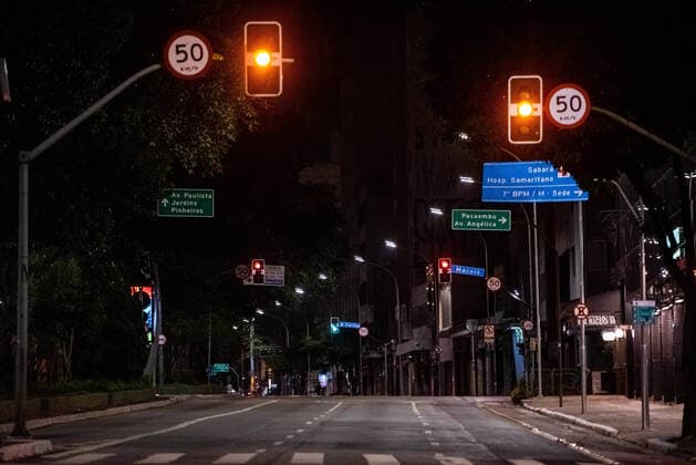 SÃO PAULO, SP - 22.03.2020: CORONAVÍRUS SÃO PAULO SÁBADO À NOITE - The closure of shops, attractions, public spaces made the city of São Paula empty on Saturday (22) at night, a time when there is usually a lot of movement, such as Rua da Consolação around midnight and a half. x1896104x  JucaxRodrigues