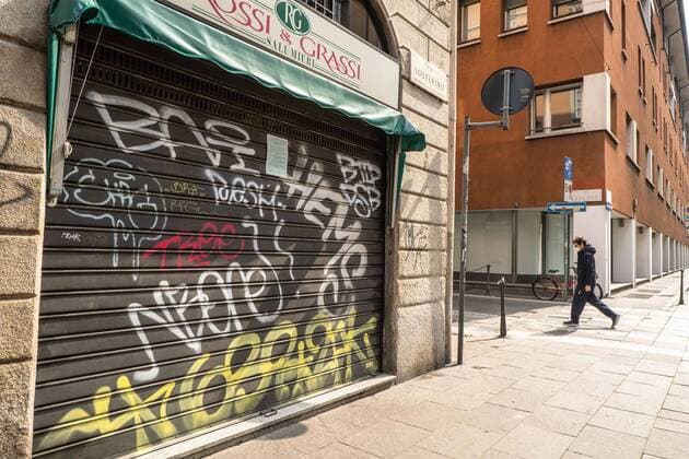 Coronavirus Covid 19 emergency - Bakeries and delicatessens closed after the tightening of the decree, Milan In the photo: Via Solferino (Francesco Bozzo Fotogramma, Milan - 2020-03-22) p.s. la foto e utilizzabile nel rispetto del contesto in cui e stata scattata, e senza intento diffamatorio del decoro delle persone rappresentate  Copyright: xFrancescoxBozzox xFOTOGRAMMAx